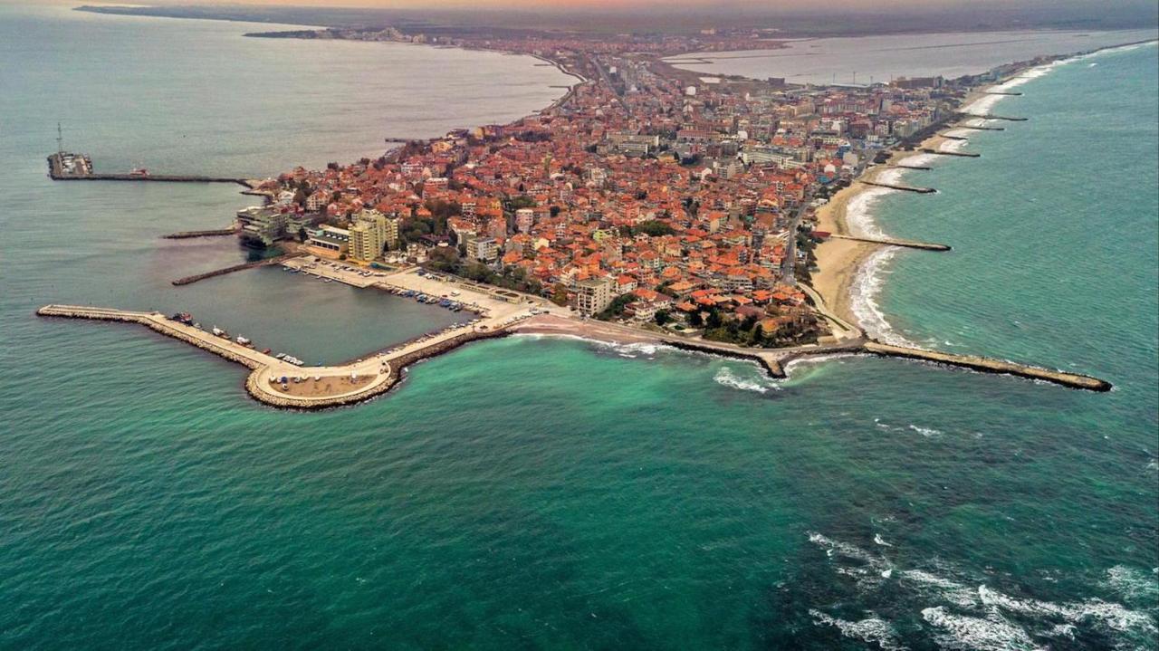 Salt Lake Aparthotel Pomorie Bagian luar foto