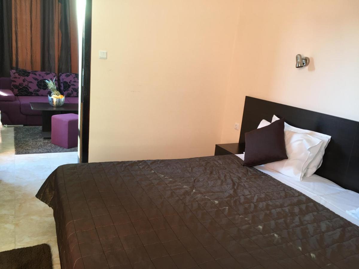Salt Lake Aparthotel Pomorie Bagian luar foto