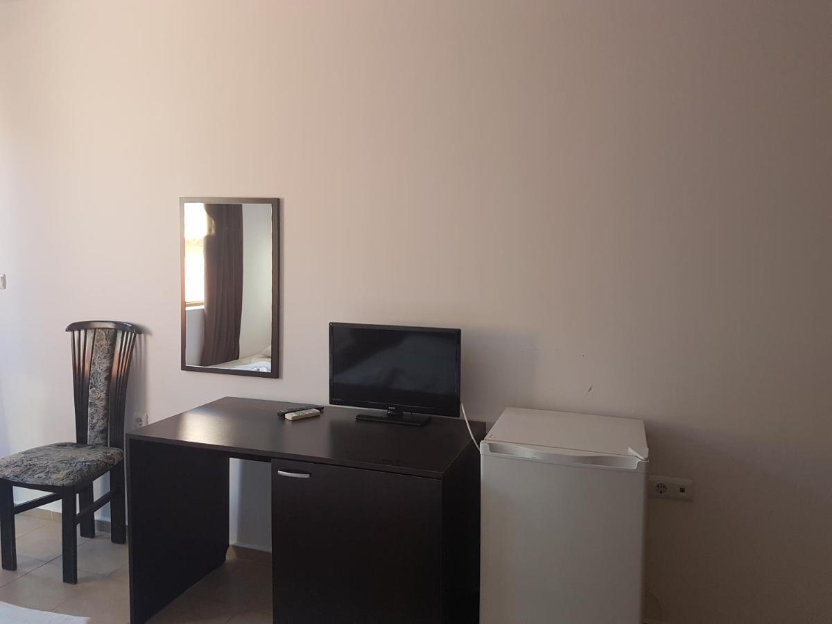 Salt Lake Aparthotel Pomorie Bagian luar foto