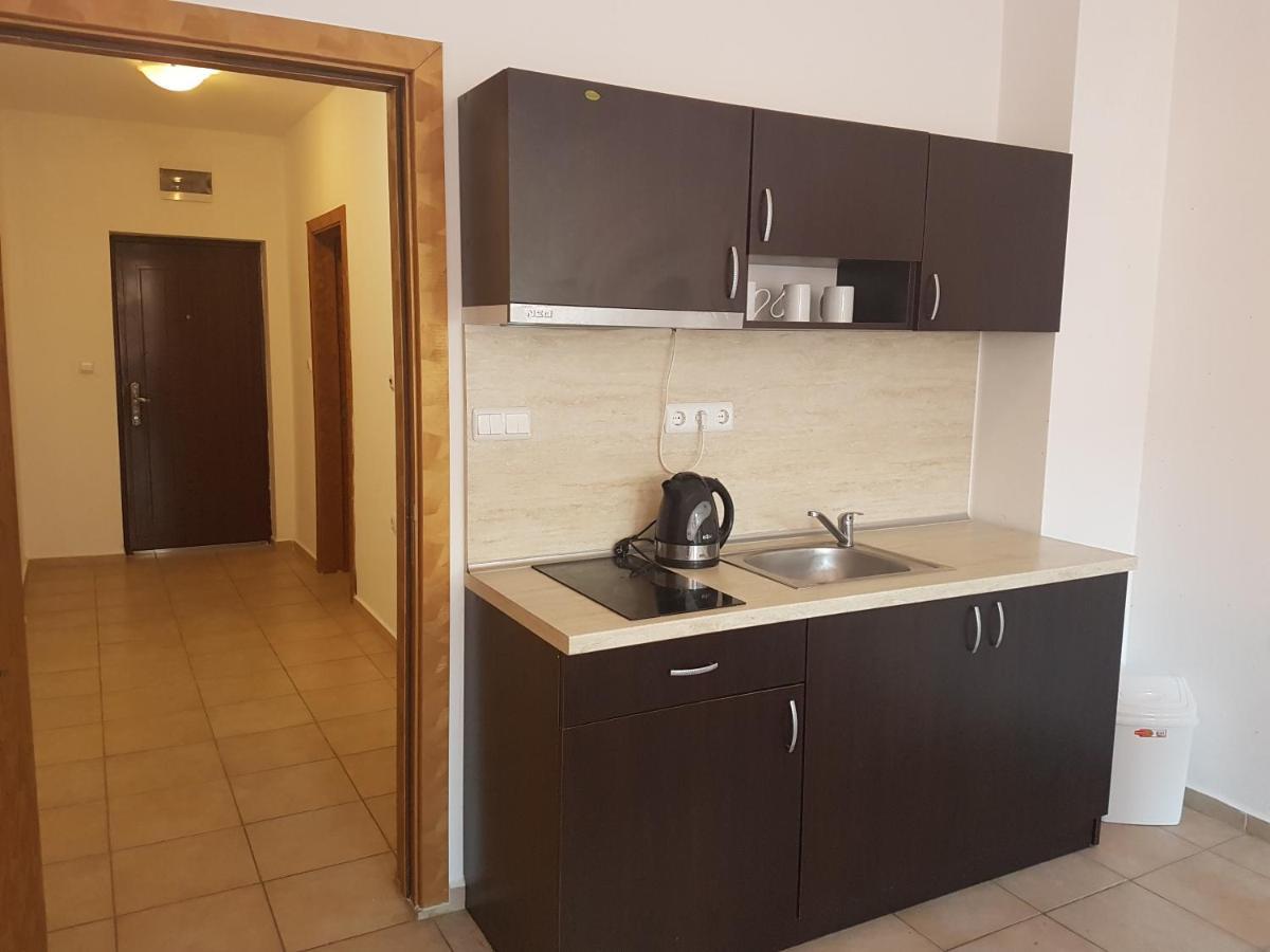 Salt Lake Aparthotel Pomorie Bagian luar foto