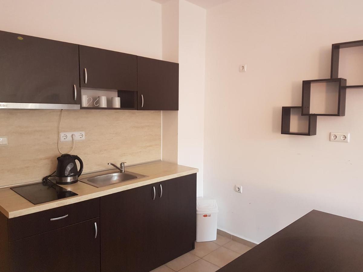 Salt Lake Aparthotel Pomorie Bagian luar foto
